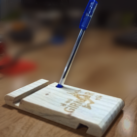 Girnar Wooden Pen-Mobile Stand